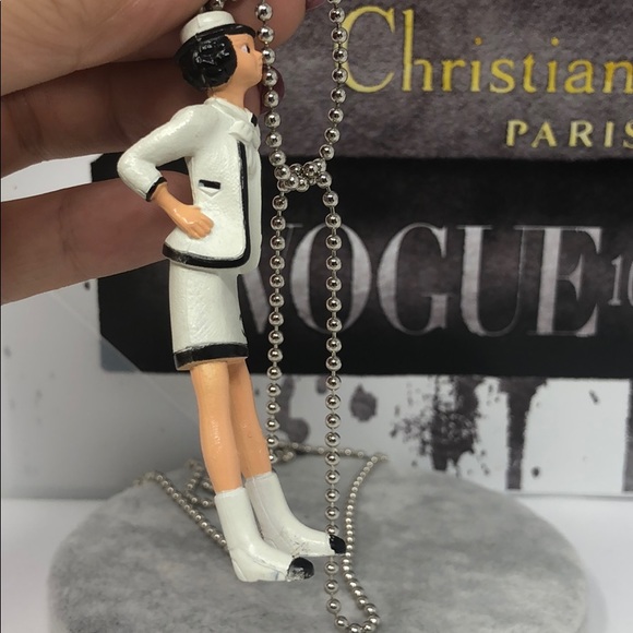 Chanel girl necklace - Picture 5 of 8